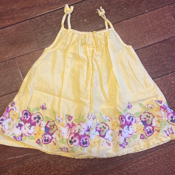 Bundle of spring/summer Baby Gap dresses and romper - 12-18 months - Picture 7 of 9